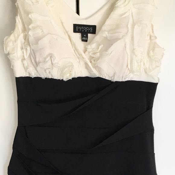 Two-tone embellished appliqué cocktail dress - Picture 2 of 8